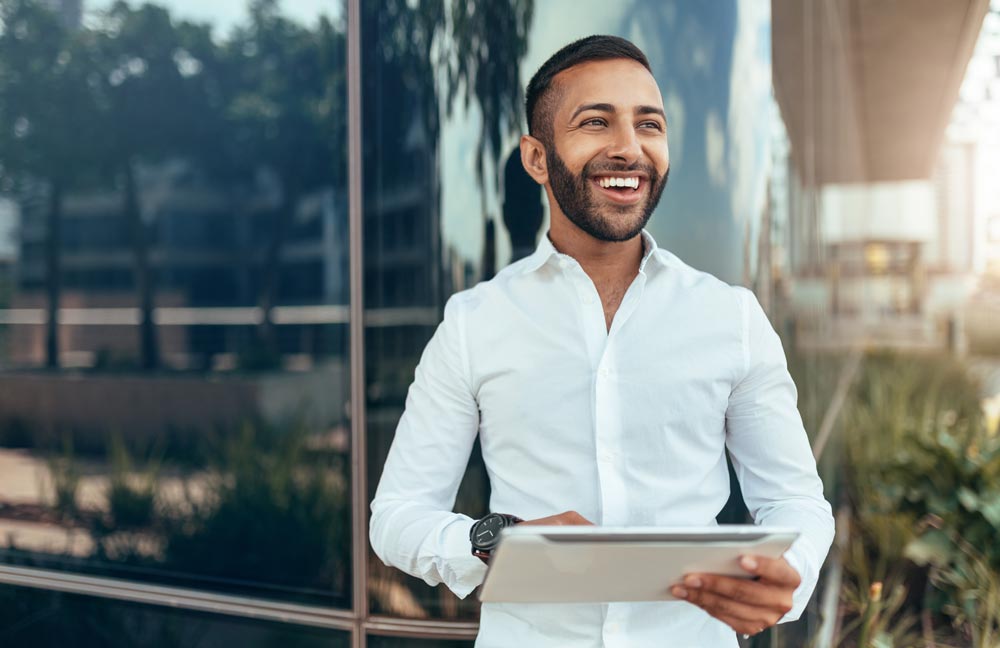 front office manager accueil un client